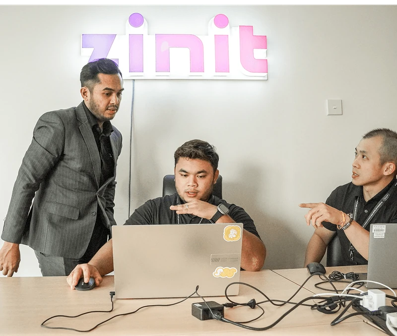 Equipo de Zinit